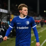 Max Dean van KAA Gent tijdens een voetbalmoment op het veld.