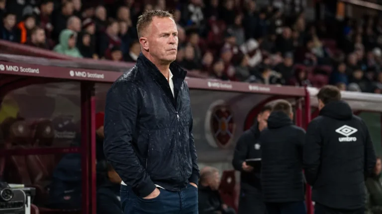 Technische zone van Hearts tijdens een wedstrijd.