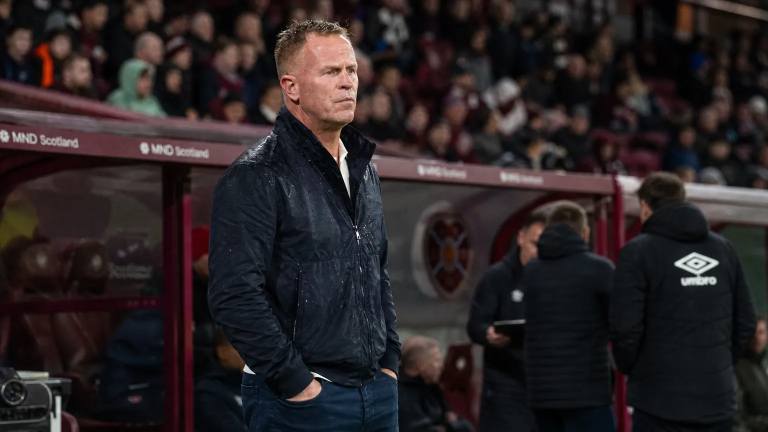 Technische zone van Hearts tijdens een wedstrijd.