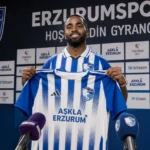 Persruimte van Erzurumspor tijdens een officiële spelerspresentatie.