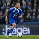 Diego Moreira in het blauw van RC Strasbourg tijdens een wedstrijdmoment.