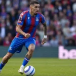 Daniel Muñoz in het shirt van Crystal Palace tijdens een wedstrijdactie.
