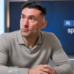 Silvio Proto tijdens een analyse in een RTL Sports-studio