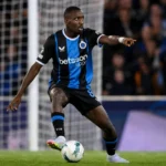 Carlos Forbs van Club Brugge in actie met de bal voor doel.