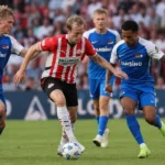 Spelmoment met PSV en AZ in het Philips Stadion.