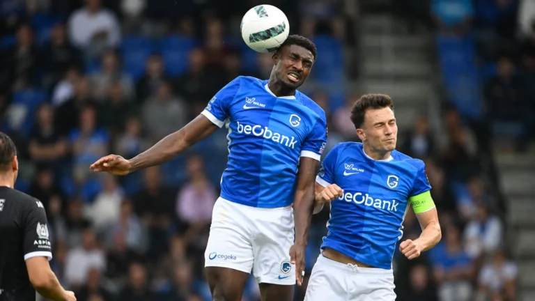 Rafiu Durosinmi van KRC Genk in een nieuw wedstrijdmoment.