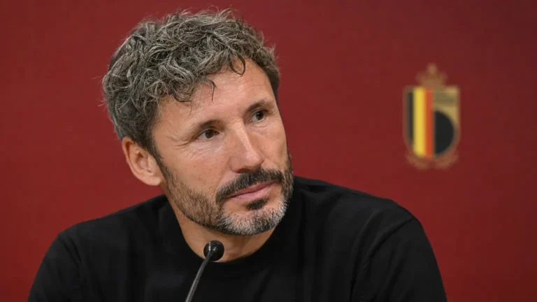 Mark van Bommel tijdens een persmoment in een omgeving van de Belgische nationale ploeg.