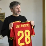 Mark van Bommel in een persruimte van de Belgische voetbalbond.