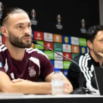 Leo Pétrot spreekt op een persconferentie van Anderlecht voor de Europa League.