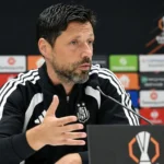 Vítor Bruno tijdens een persconferentie in Anderlecht-trainingskleding.