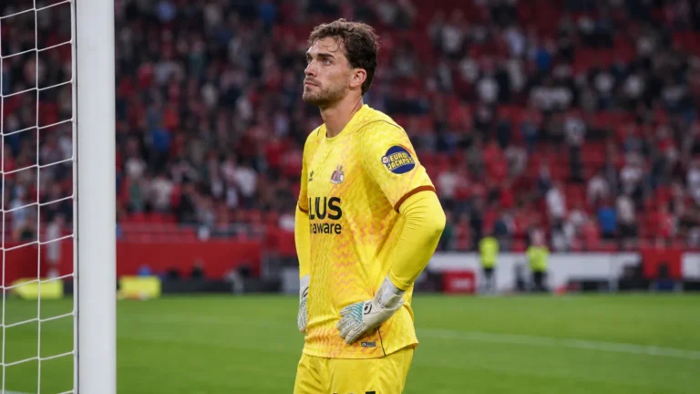 Jari De Busser van AZ staat na de wedstrijd bij zijn doel in het Stadium of Light.