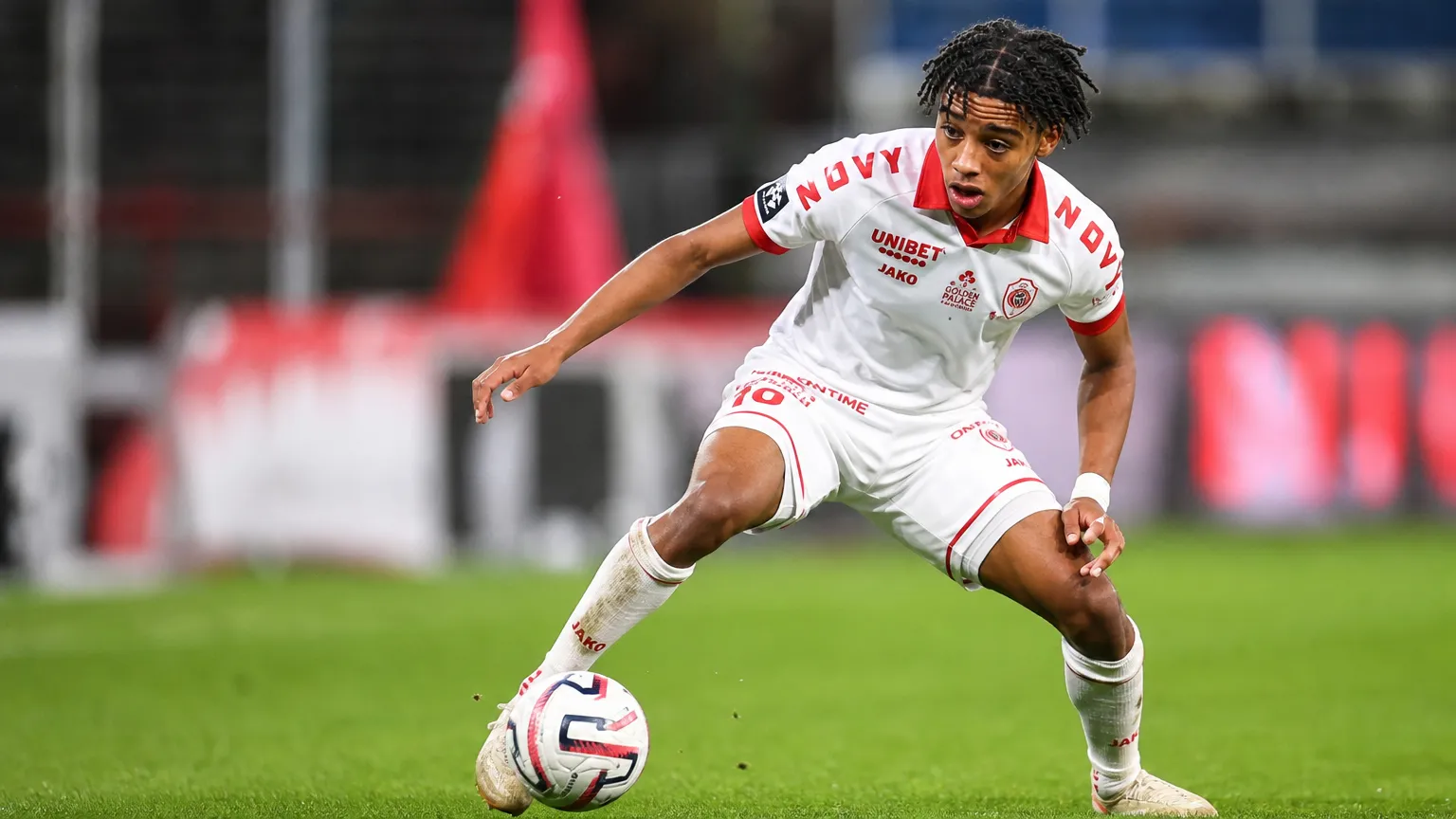 Anthony Philips van KV Kortrijk in een nieuw wedstrijdmoment op het veld.