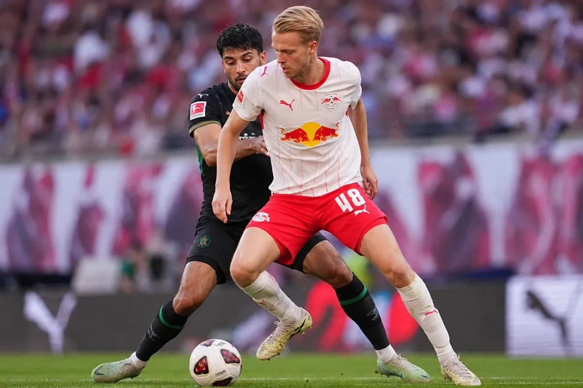 Arthur Vermeeren in actie voor RB Leipzig tijdens een wedstrijd.