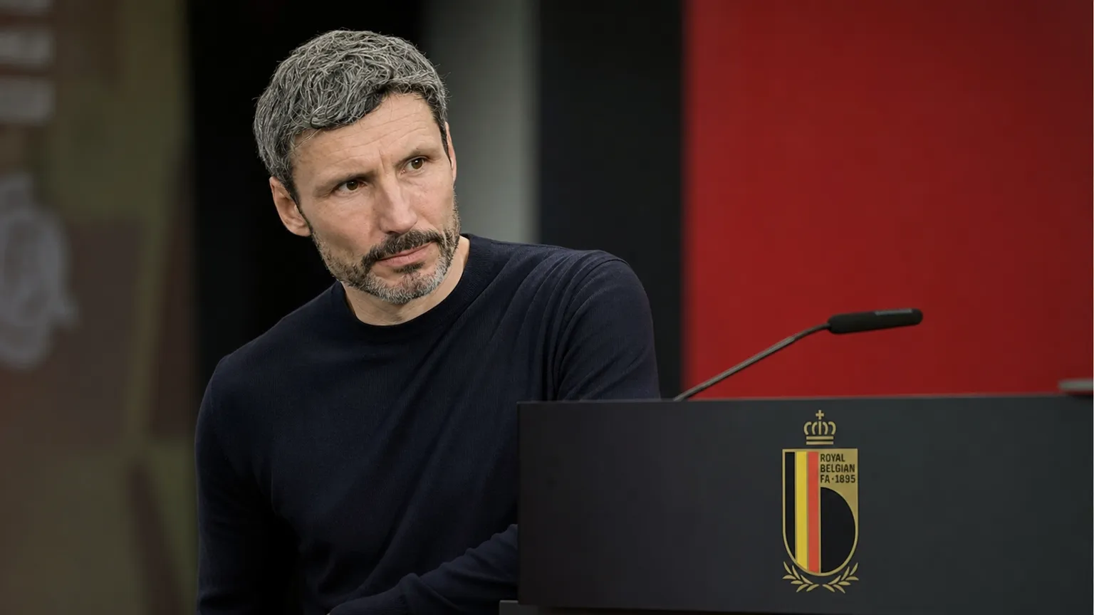Mark van Bommel tijdens een rustig mediamoment over de selectie van de Rode Duivels.