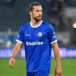 Christian Burgess van KAA Gent op het veld na een wedstrijd.