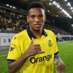 Relebohile Mofokeng van Union na een wedstrijd op het veld.