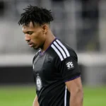 Tawfik Bentayeb van Anderlecht wandelt na een wedstrijdmoment van het veld.