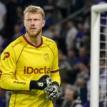 Brent Gabriël van Zulte Waregem staat na afloop op het veld in zijn gele doelmanstenue.