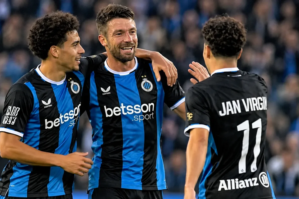 Spelers van Club Brugge vieren samen tijdens een wedstrijd.