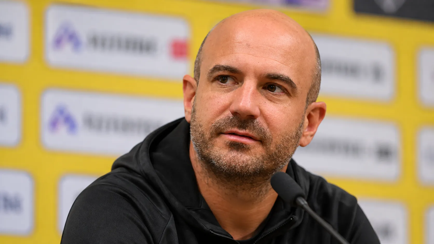 Frederic De Meyer tijdens een persbabbel van STVV.