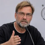 Jürgen Klopp spreekt op een persmoment van de Duitse nationale ploeg.