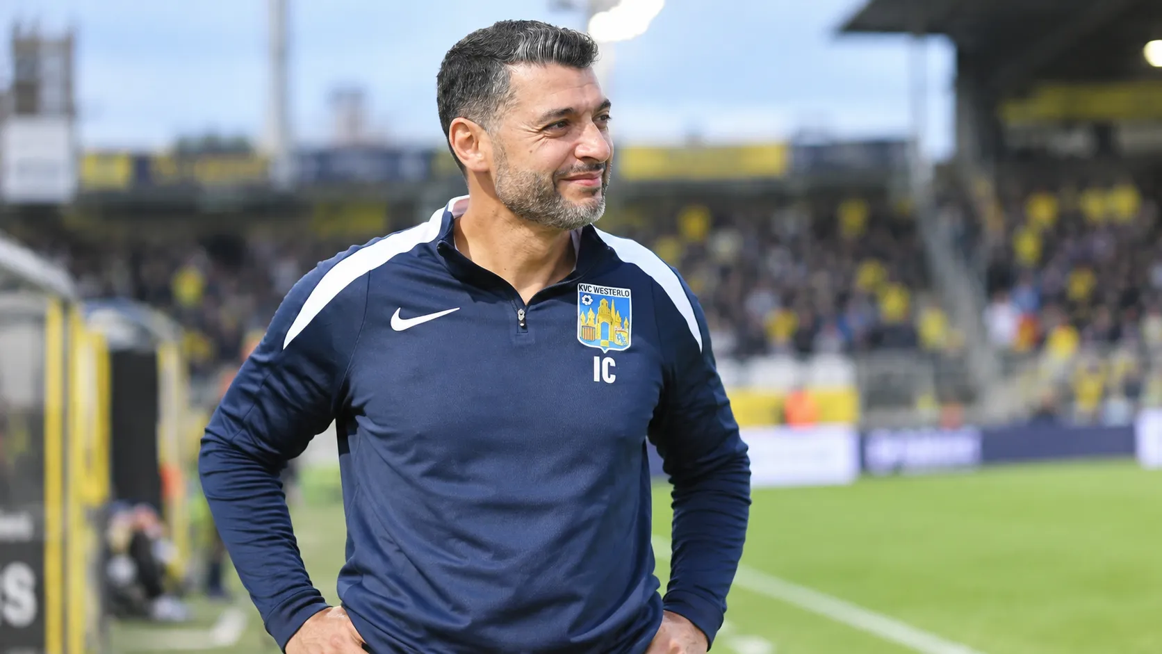 Issame Charaï van KVC Westerlo op de zijlijn na een wedstrijd.