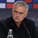 José Mourinho tijdens een persconferentie na een voetbalwedstrijd.