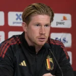 Kevin De Bruyne spreekt op een persconferentie van de Belgische nationale ploeg.