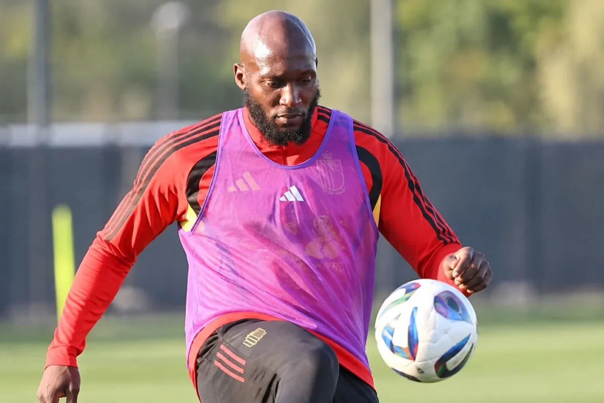 Romelu Lukaku tijdens een oefening op het trainingsveld van de Rode Duivels.