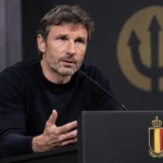 Mark van Bommel spreekt tijdens een persmoment van de Rode Duivels.