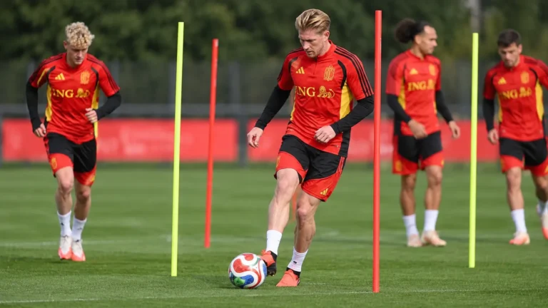Kevin De Bruyne tijdens een oefening op training van de Rode Duivels.