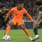 Nederlandse en Duitse spelers in actie tijdens een Nations League-wedstrijd.