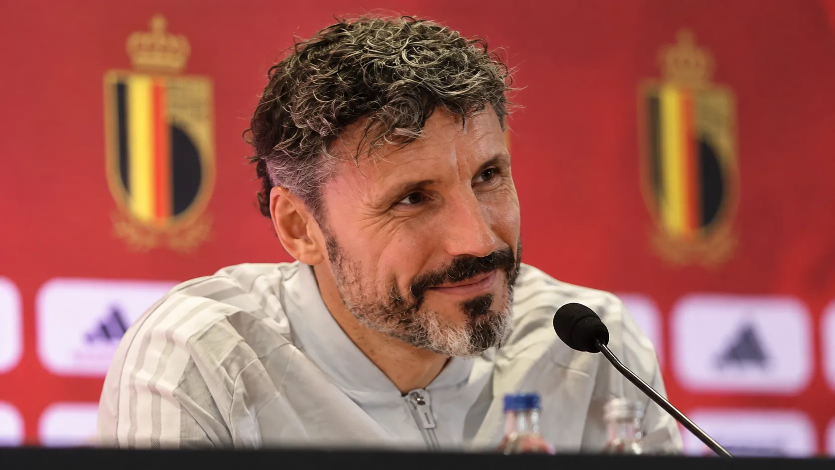 Mark van Bommel tijdens een persmoment van de Belgische nationale ploeg.