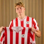 Cédric Hatenboer presenteert zich in het shirt van Sparta Rotterdam.