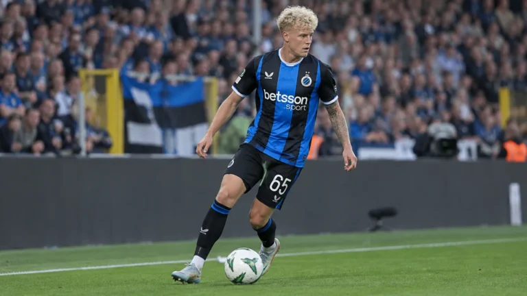 Joaquin Seys van Club Brugge in actie op het veld tijdens een wedstrijd.