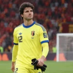 Senne Lammens in het gele doelmanstenue van België na de wedstrijd in Rome.