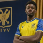 Jeremy Mbambi tijdens een officiële shirtpresentatie van STVV.