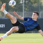 Nicolo Tresoldi tijdens een technische oefening op het trainingsveld van Duitsland U21.