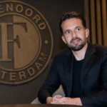 Dévy Rigaux zit tijdens een rustig mediamoment in een Feyenoord-interieur.
