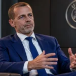 Aleksander Ceferin spreekt in een UEFA-interviewsetting over stadioninfrastructuur.