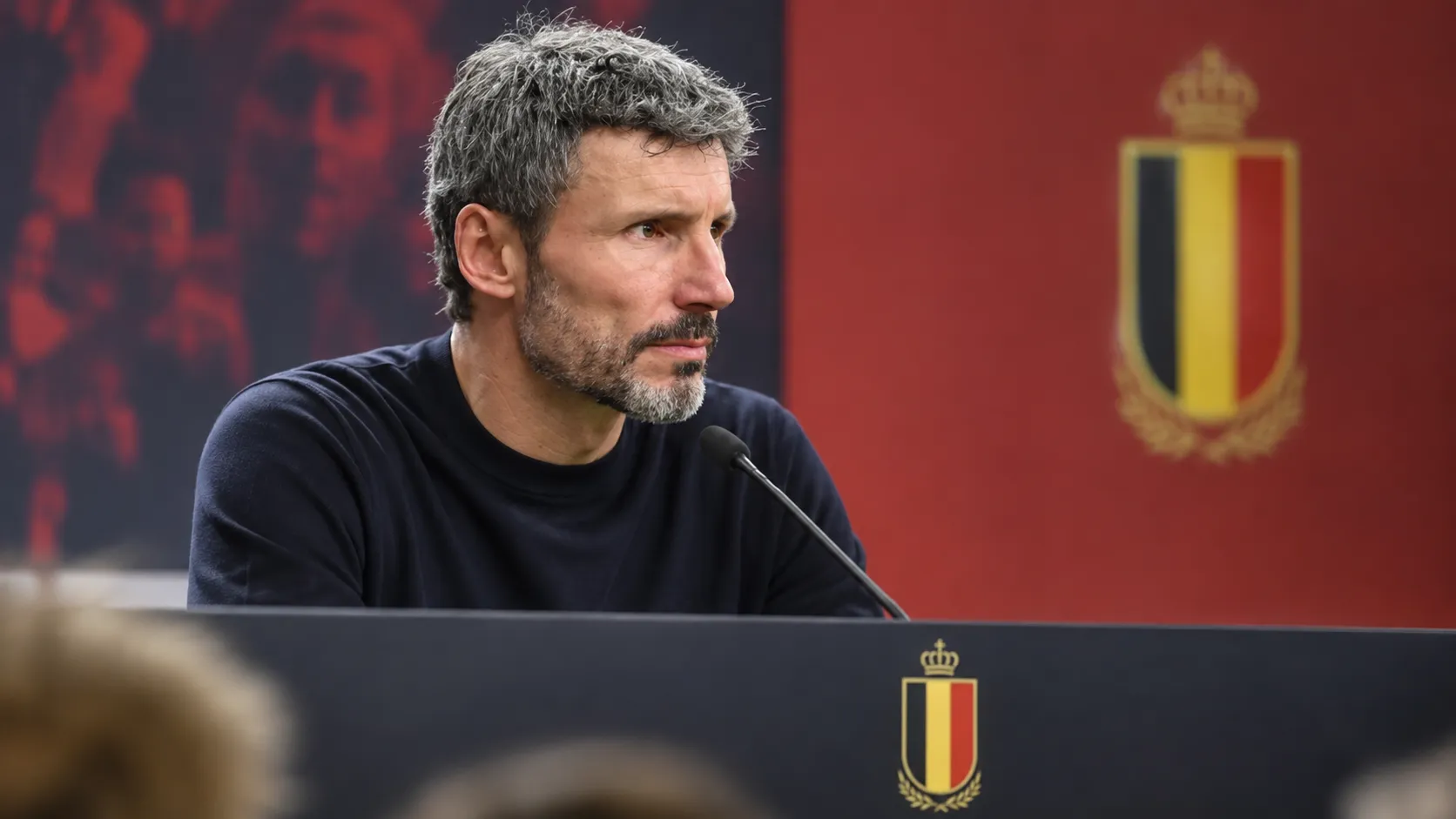 Mark van Bommel tijdens een persmoment van de Belgische nationale ploeg.