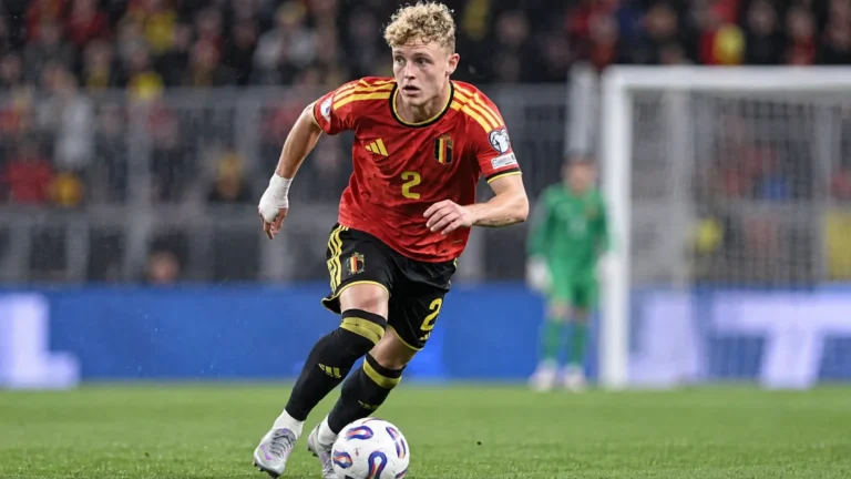 Joaquin Seys in actie in het Belgische nationale shirt tijdens een wedstrijd.