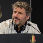 Mark van Bommel spreekt op een persconferentie van de Belgische nationale ploeg.
