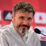 Mark van Bommel tijdens een persconferentie voor België tegen Frankrijk.