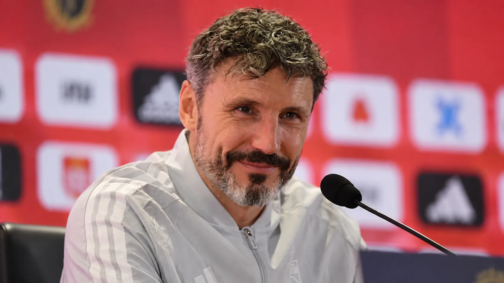 Mark van Bommel tijdens een persconferentie voor België tegen Frankrijk.