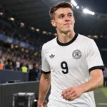 Nicolò Tresoldi in het tenue van Duitsland U21 na een interlandwedstrijd.