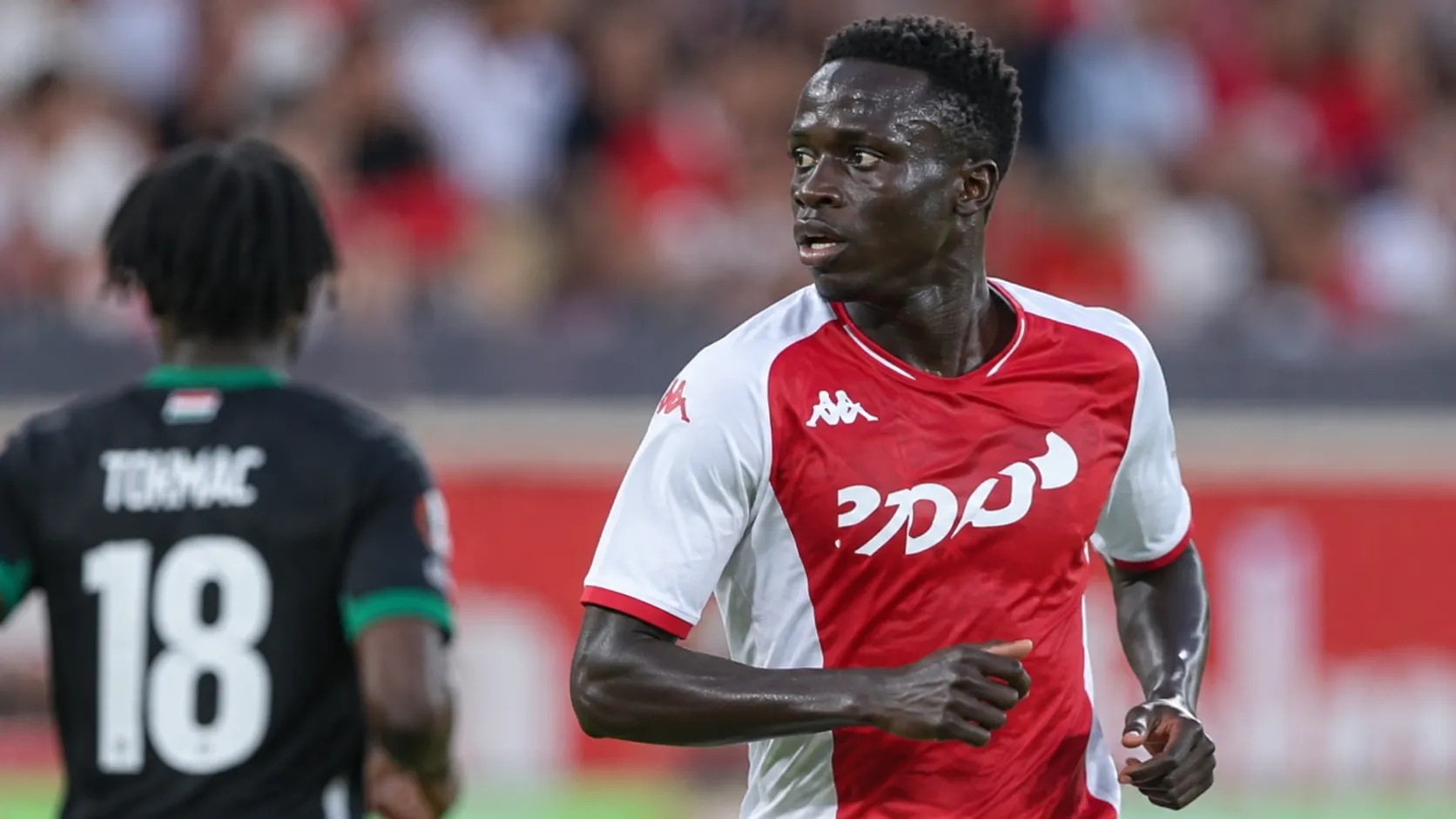 Krépin Diatta in het shirt van AS Monaco tijdens een wedstrijdmoment op het veld.