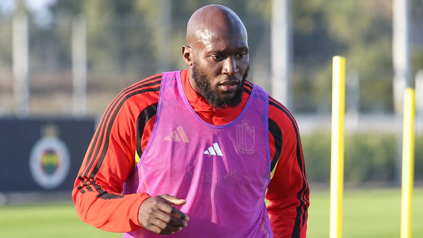 Romelu Lukaku tijdens een oefenmoment op een trainingsveld.
