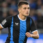 Nicolo Tresoldi in het tenue van Club Brugge op het veld.