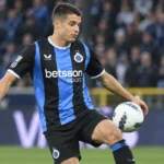 Nicolò Tresoldi in het blauw-zwarte shirt van Club Brugge tijdens een nieuw veldmoment.